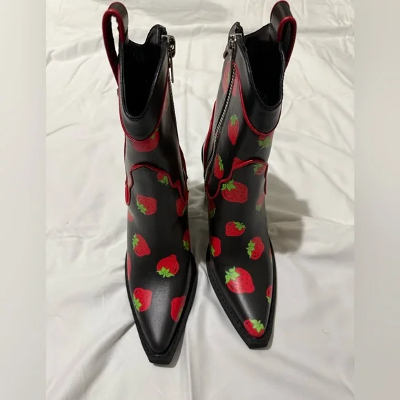 Dolls kill x strawberry shortcake boots - Picture 2 of 5